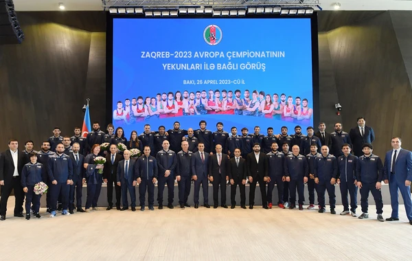 Mikayıl Cabbarov Prezident İlham Əliyevin təbriklərini güləşçilərə çatdırıb - FOTO