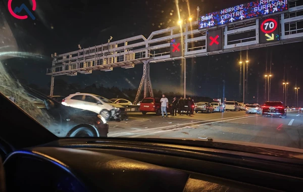 Aeroport yolunda zəncirvari qəza, yaralı var - FOTO