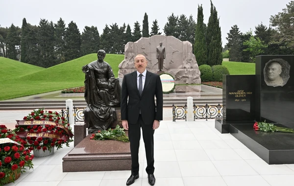 Президент Ильхам Алиев посетил могилу академика Зарифы Алиевой
