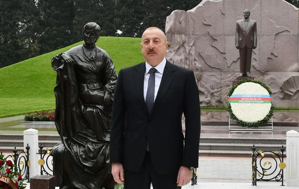 Президент Ильхам Алиев посетил могилу академика Зарифы Алиевой