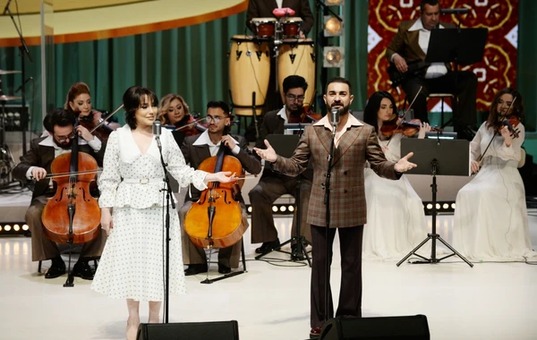 İlham Əliyev və Mehriban Əliyeva Zərifə Əliyevanın 100 illiyi münasibətilə keçirilən konsertdə iştirak ediblər