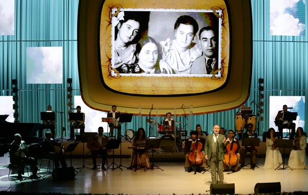 İlham Əliyev və Mehriban Əliyeva Zərifə Əliyevanın 100 illiyi münasibətilə keçirilən konsertdə iştirak ediblər