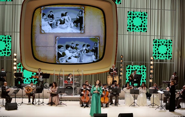 İlham Əliyev və Mehriban Əliyeva Zərifə Əliyevanın 100 illiyi münasibətilə keçirilən konsertdə iştirak ediblər