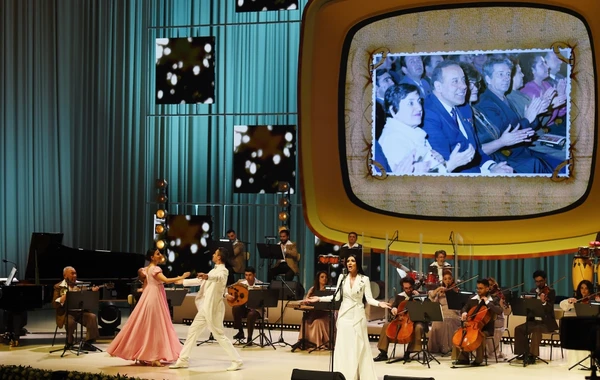 İlham Əliyev və Mehriban Əliyeva Zərifə Əliyevanın 100 illiyi münasibətilə keçirilən konsertdə iştirak ediblər