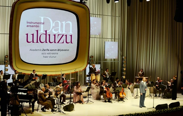 İlham Əliyev və Mehriban Əliyeva Zərifə Əliyevanın 100 illiyi münasibətilə keçirilən konsertdə iştirak ediblər