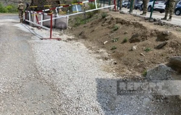 Laçın-Xankəndi yolunda ekofəalların quraşdırdığı çadırlar və plakatlar sökülür - FOTO