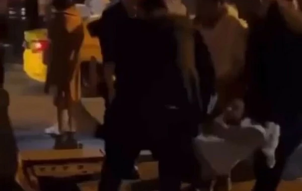Gecə klubunda mübahisə qanla bitdi: Yaralananlar var - FOTO