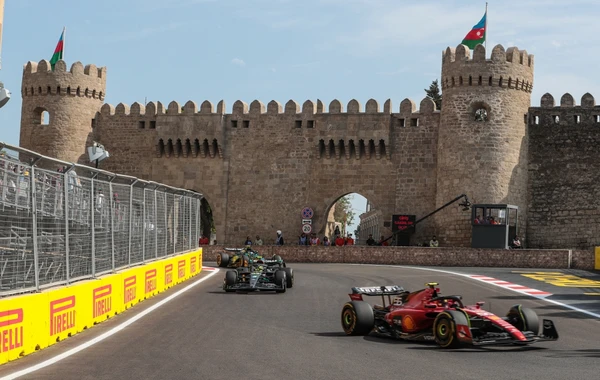İlham Əliyev və Mehriban Əliyeva “Formula-1” Azərbaycan Qran-prisinin əsas yarışına baxıblar - YENİLƏNİB+FOTO