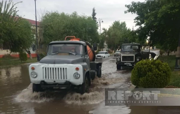 Biləsuvarda leysan və külək bir sıra fəsadlar törədib - FOTO