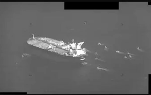 SEPAH Hörmüz boğazında neft tankerini ələ keçirdi - FOTO