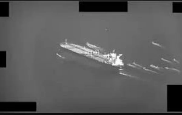 SEPAH Hörmüz boğazında neft tankerini ələ keçirdi - FOTO