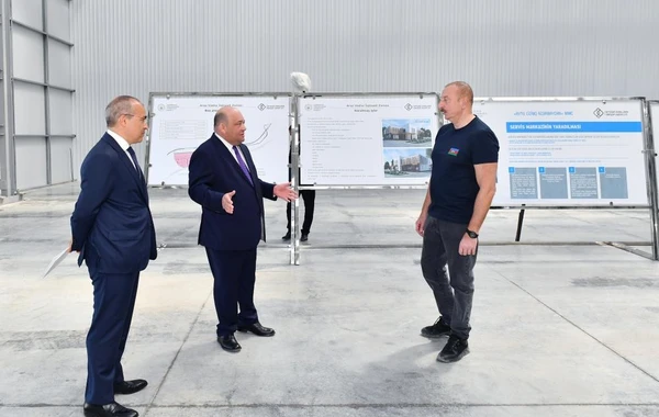 İlham Əliyev “Araz Vadisi İqtisadi Zonası”nda görülən işlərlə tanış olub, bir neçə müəssisənin təməlini qoyub - FOTO