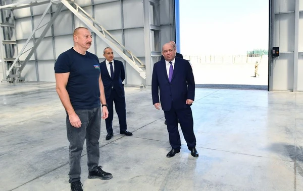 İlham Əliyev “Araz Vadisi İqtisadi Zonası”nda görülən işlərlə tanış olub, bir neçə müəssisənin təməlini qoyub - FOTO