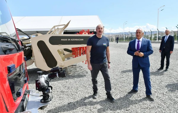 İlham Əliyev “Araz Vadisi İqtisadi Zonası”nda görülən işlərlə tanış olub, bir neçə müəssisənin təməlini qoyub - FOTO