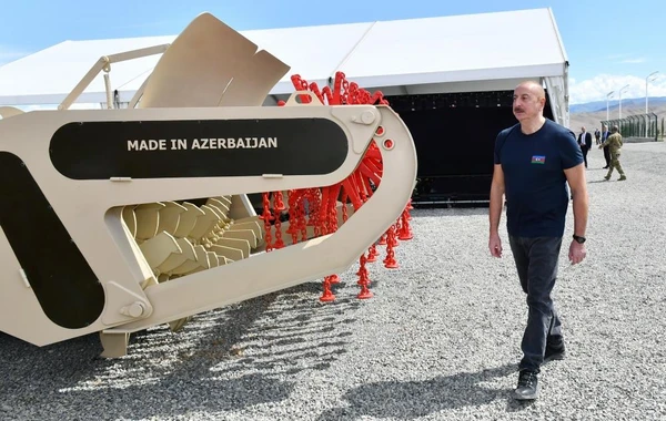 İlham Əliyev “Araz Vadisi İqtisadi Zonası”nda görülən işlərlə tanış olub, bir neçə müəssisənin təməlini qoyub - FOTO