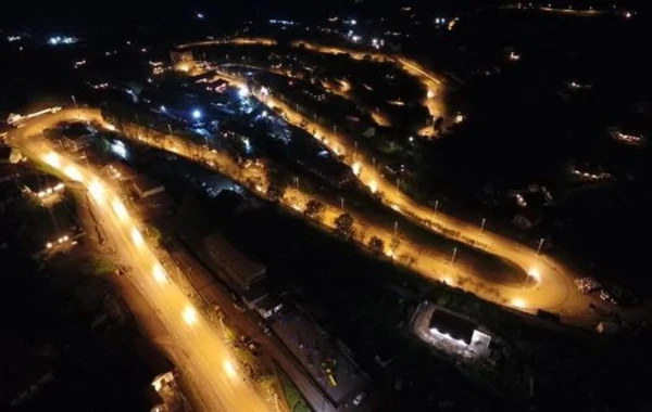 Laçının yolları gecələr işıq saçır - FOTO