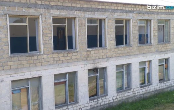 Zaqatalada kənd məktəbi ilanların işğalında: “Direktor otağında çomaq saxlayır” - FOTO
