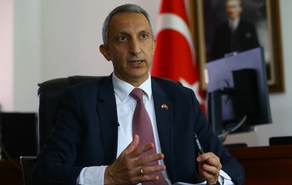Türkiyənin Sudandakı səfirinin avtomobili atəşə tutuldu - FOTO