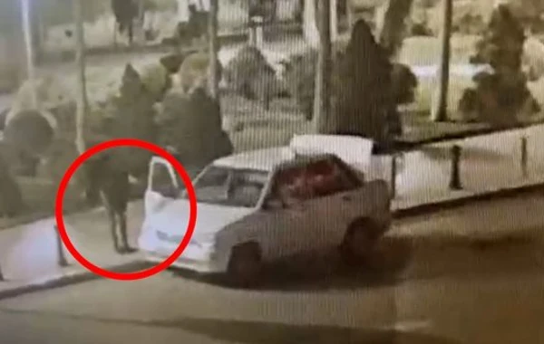 Bakıda parklanmaya qarşı quraşdırılan tumbaları oğurlayan şəxslər tutuldular - FOTO/VİDEO