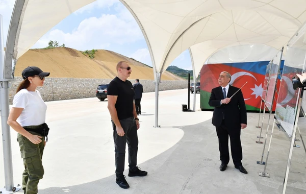 İlham Əliyev və Mehriban Əliyeva Əhmədbəyli-Füzuli-Şuşa yolunda görülən işlərlə tanış olublar - FOTO