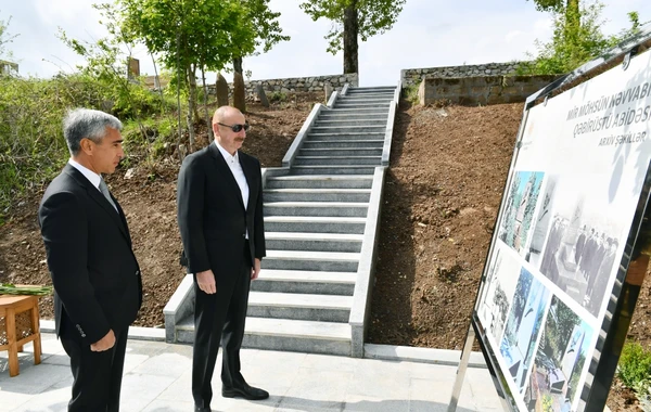 Prezident İlham Əliyev Cıdır düzündə Mir Möhsün Nəvvab Qarabağinin məzarını ziyarət edib - FOTO