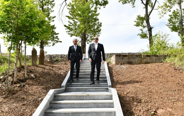 Prezident İlham Əliyev Cıdır düzündə Mir Möhsün Nəvvab Qarabağinin məzarını ziyarət edib - FOTO