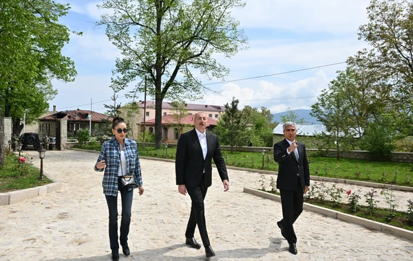 İlham Əliyev və Mehriban Əliyeva Mehmandarovların malikanə kompleksinin açılışında iştirak ediblər - FOTO