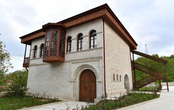 İlham Əliyev və Mehriban Əliyeva Mehmandarovların malikanə kompleksinin açılışında iştirak ediblər - FOTO