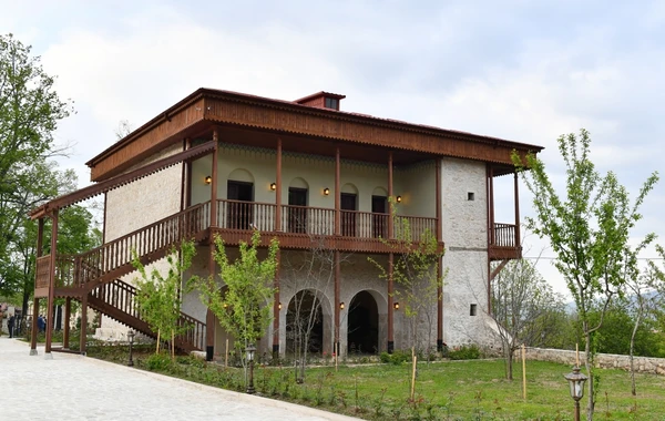 İlham Əliyev və Mehriban Əliyeva Mehmandarovların malikanə kompleksinin açılışında iştirak ediblər - FOTO