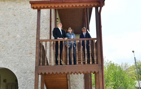 İlham Əliyev və Mehriban Əliyeva Mehmandarovların malikanə kompleksinin açılışında iştirak ediblər - FOTO