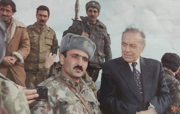 Bir şəklin tarixçəsi: “Fotomuzu muzeylərdə, vətənpərvərlik mövzusunda bannerlərdə görürəm” - FOTO
