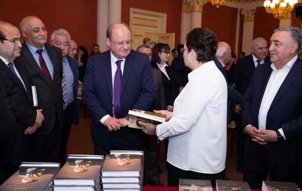 Ulu öndər Heydər Əliyevə həsr olunmuş kitabın təqdimat mərasimi keçirilib - FOTO