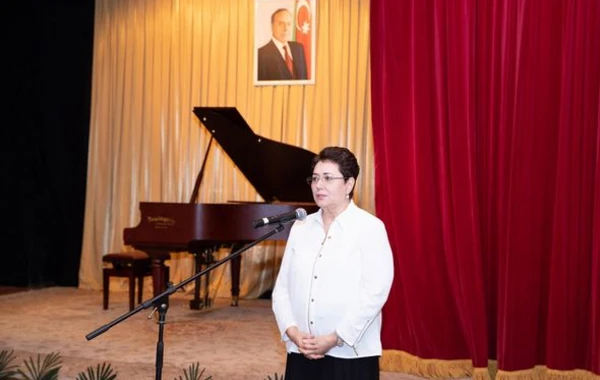 Ulu öndər Heydər Əliyevə həsr olunmuş kitabın təqdimat mərasimi keçirilib - FOTO