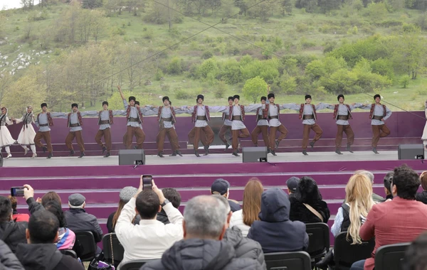 Cıdır düzündə “Xarıbülbül” festivalının açılış konserti olub - FOTO