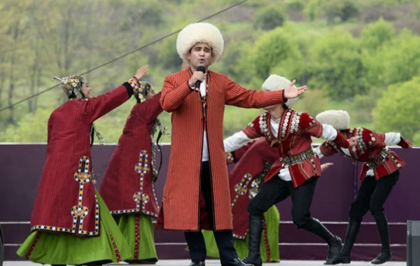 На Джыдыр дюзю состоялся концерт открытия фестиваля "Харыбюльбюль" - ФОТО