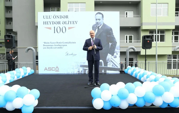Prezidentin tapşırığı ilə dənizçilər üçün tikilən yaşayış kompleksi təhvil verilib - FOTO