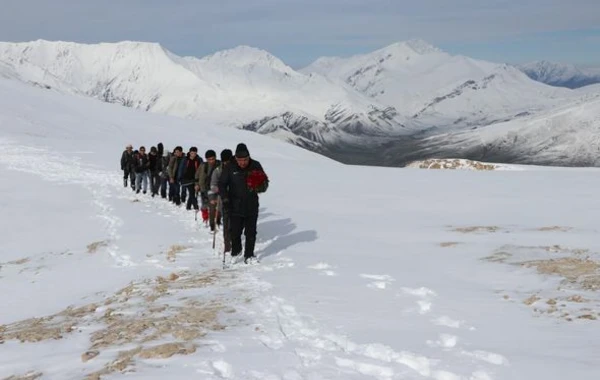 Ekologiya və Təbii Sərvətlər Nazirliyinin bir qrup əməkdaşı “Heydər zirvəsi”nə yürüş edib - FOTO