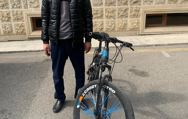 Kuryerin velosipedini oğurlayan şəxs SAXLANILDI - ANBAAN VİDEO + FOTO - YENİLƏNİB