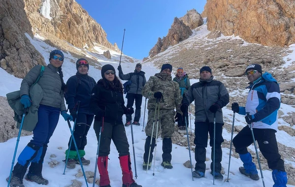 FHN-in bir qrup əməkdaşı “Heydər zirvəsi”nə yürüş edib - FOTO