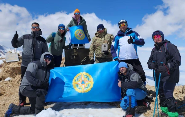 FHN-in bir qrup əməkdaşı “Heydər zirvəsi”nə yürüş edib - FOTO