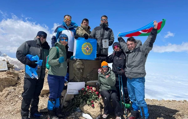 FHN-in bir qrup əməkdaşı “Heydər zirvəsi”nə yürüş edib - FOTO