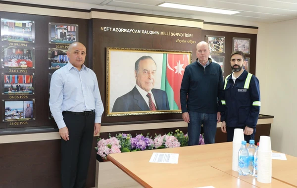 SOCAR, ARDNF və BP-nin nümayəndə heyəti Heydər Əliyev adına yarımdalma qazma qurğusuna səfər edib - FOTO