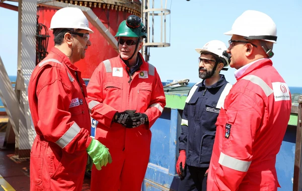 SOCAR, ARDNF və BP-nin nümayəndə heyəti Heydər Əliyev adına yarımdalma qazma qurğusuna səfər edib - FOTO