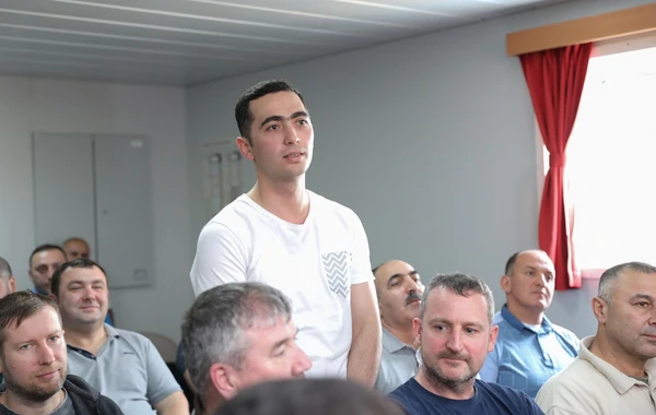 SOCAR, ARDNF və BP-nin nümayəndə heyəti Heydər Əliyev adına yarımdalma qazma qurğusuna səfər edib - FOTO