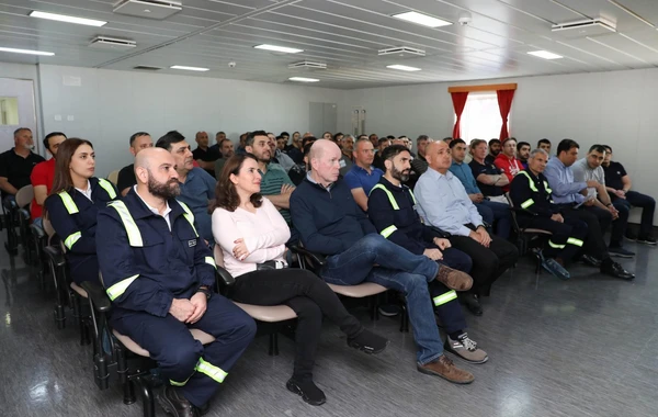 SOCAR, ARDNF və BP-nin nümayəndə heyəti Heydər Əliyev adına yarımdalma qazma qurğusuna səfər edib - FOTO