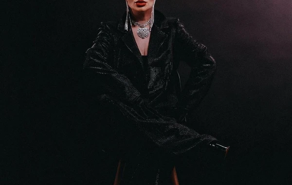 Dadaşova YENİ GÖRÜNTÜLƏRİ İLƏ TƏƏCCÜBLƏNDİRDİ - FOTO