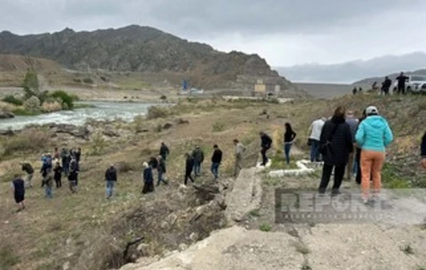 İsveçli səyahətçilər Xudafərin körpüsünü ziyarət ediblər - YENİLƏNİB - FOTO