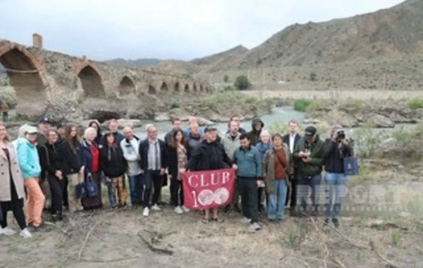 İsveçli səyahətçilər Xudafərin körpüsünü ziyarət ediblər - YENİLƏNİB - FOTO