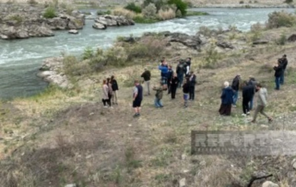 İsveçli səyahətçilər Xudafərin körpüsünü ziyarət ediblər - YENİLƏNİB - FOTO
