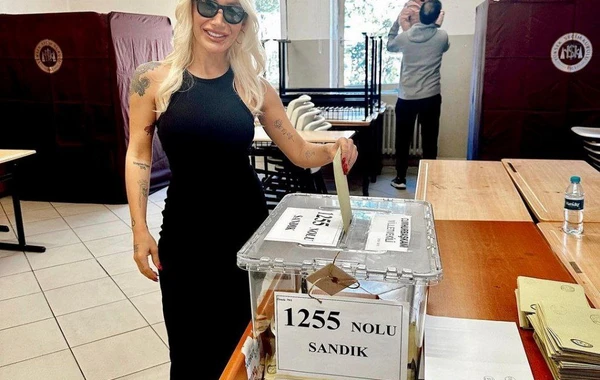 Türkiyəli məşhurlar səsvermədə - FOTO